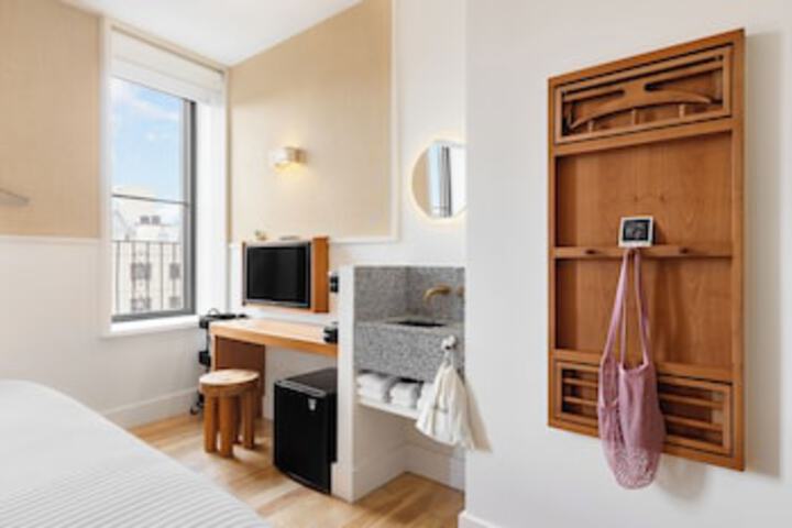 Room 103 of 171