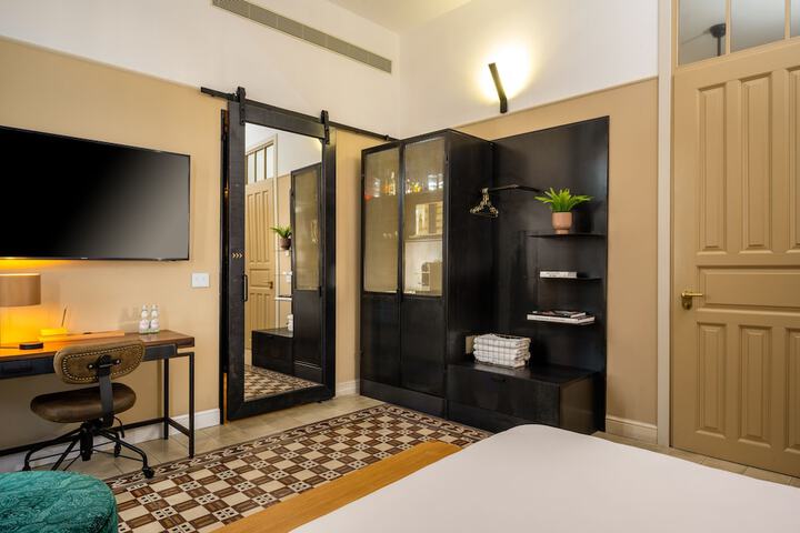 Room 6 of 55