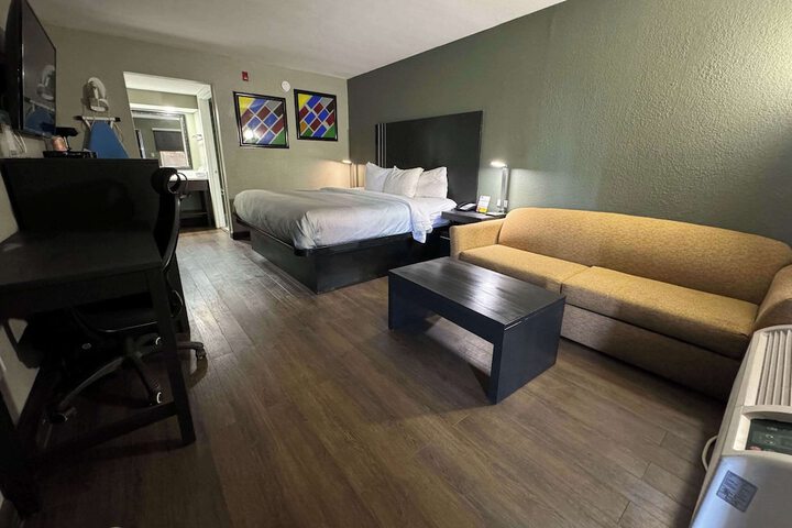 1 King Bed Suite (1 of 3)