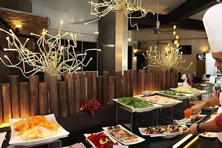 Dining 18 of 27