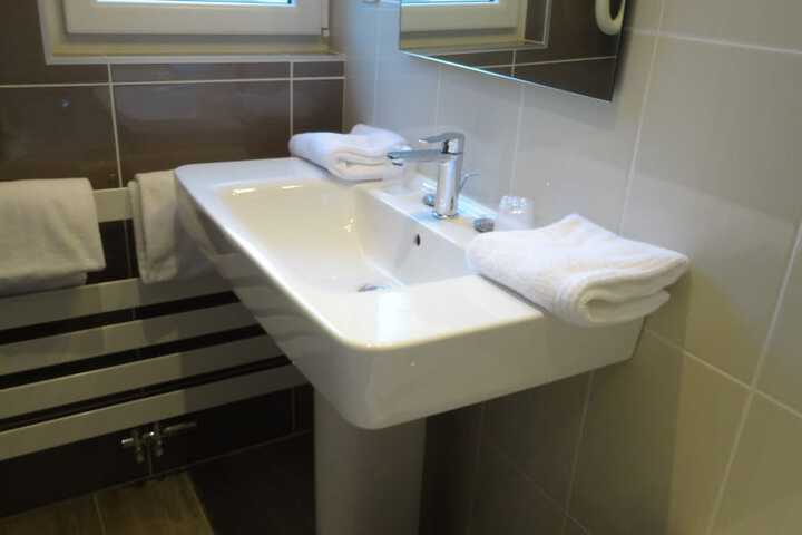 Room 42 of 59