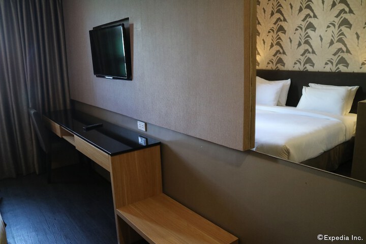 Room 27 of 40