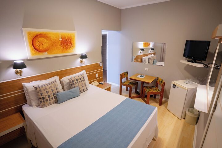 Room 32 of 175