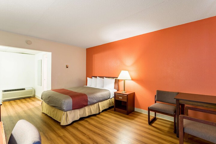 Room 4 of 20