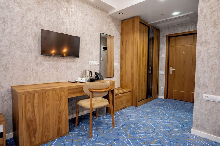 Room 13 of 23