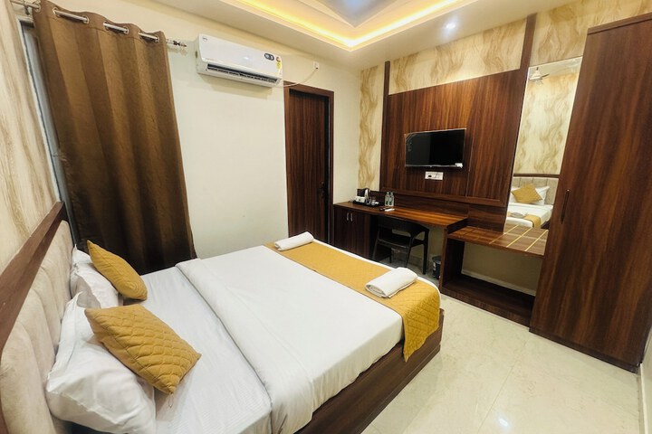 Room 30 of 74