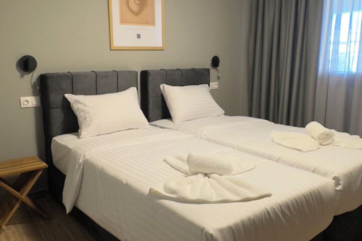 Room 14 of 36