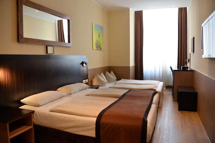 Room 72 of 136