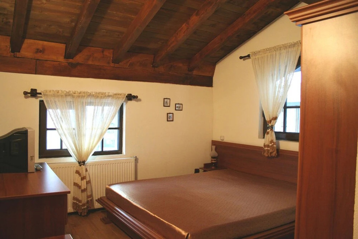 Room 3 of 16
