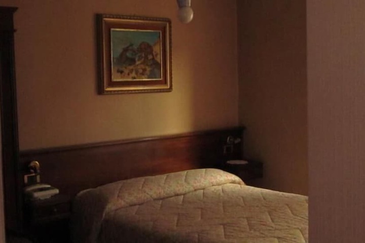 Room 8 of 40