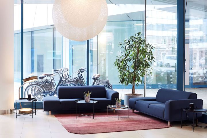 Entrance & Lobby