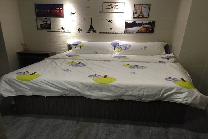 Room 9 of 16