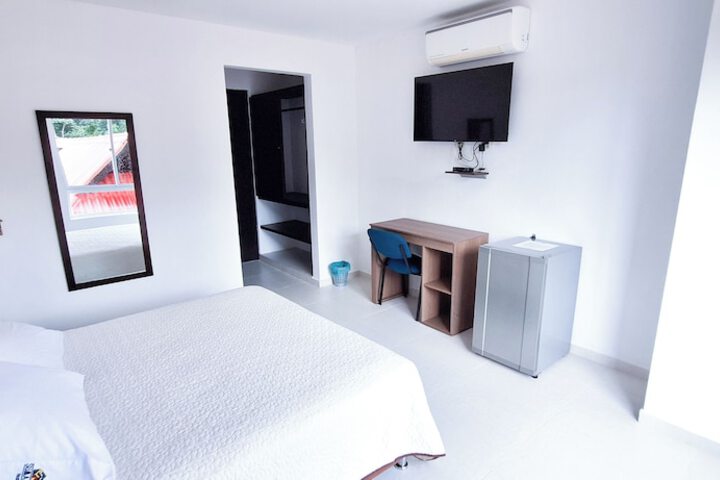 Room 3 of 76