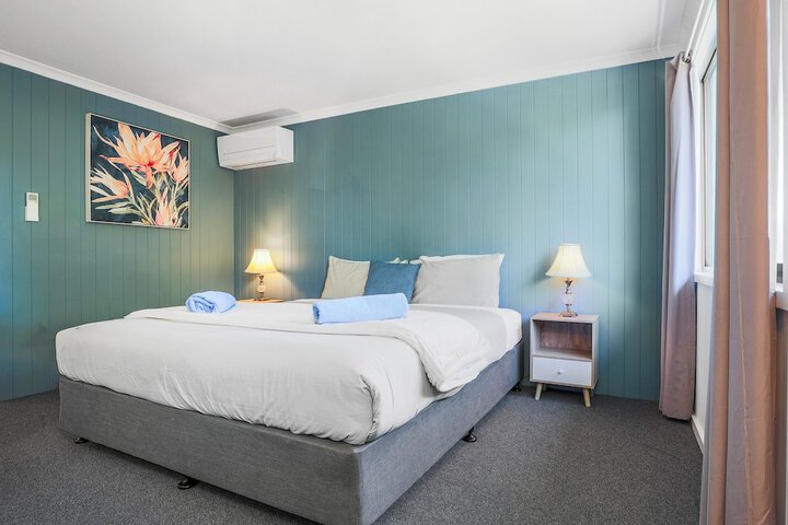 Room 5 of 14