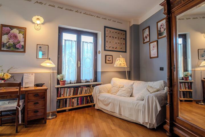 Room 2 of 36