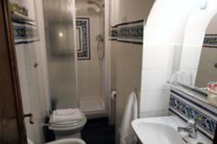 Room 2 of 17