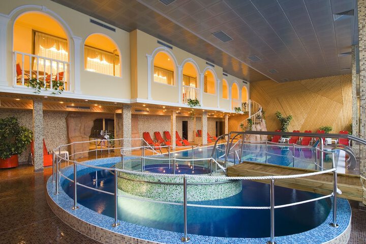 Pool 50 of 90