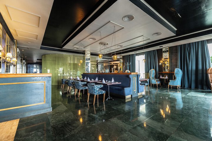 Dining 180 of 272