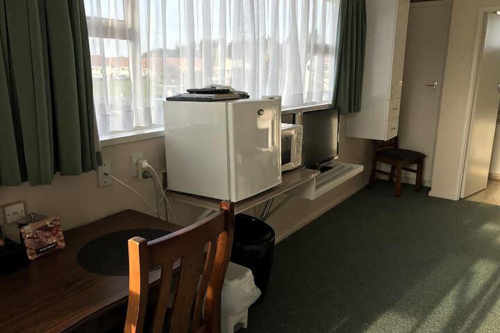 Room 44 of 100