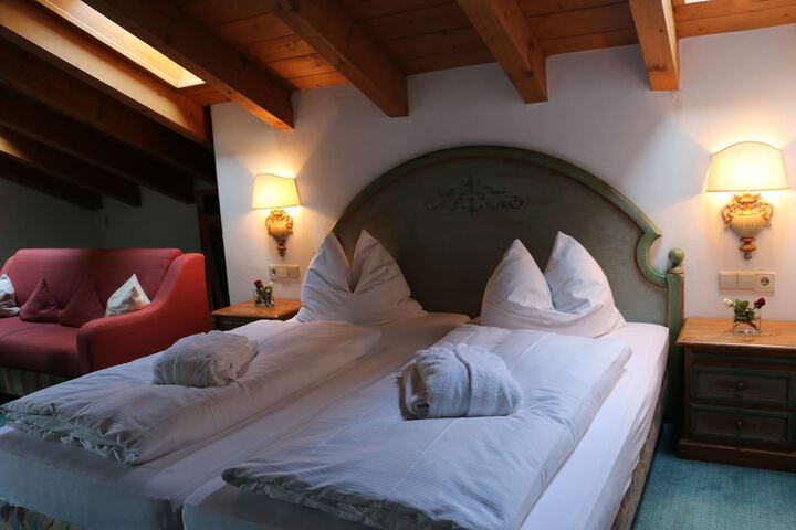 Room 6 of 49