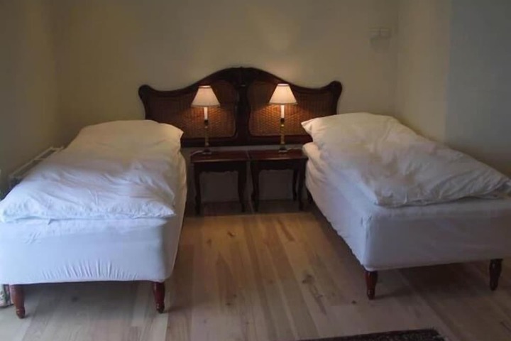 Room 4 of 42