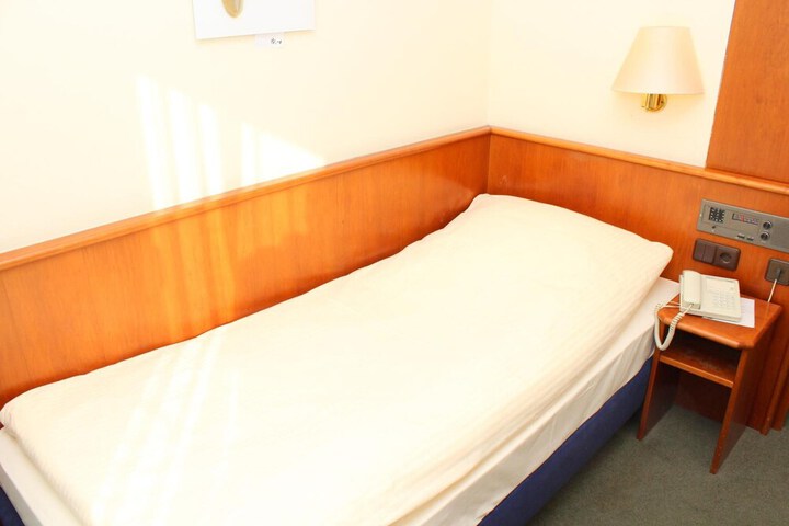 Room 16 of 41