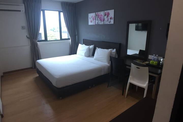 Room 8 of 40