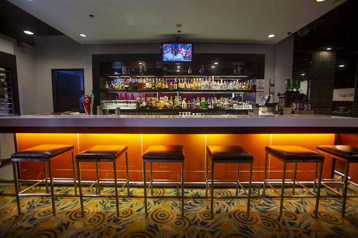 Lounge 73 of 83