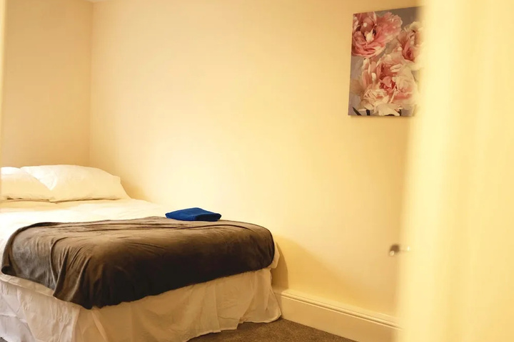 Room 4 of 10