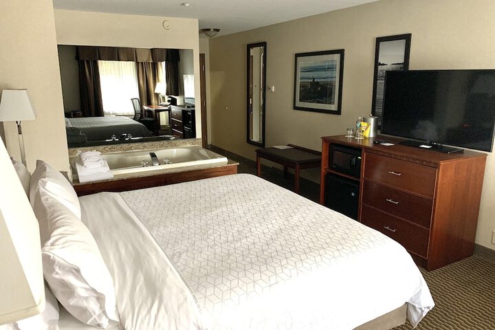 Leisure King Bed (1 of 10)