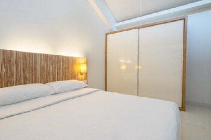 Room 12 of 14