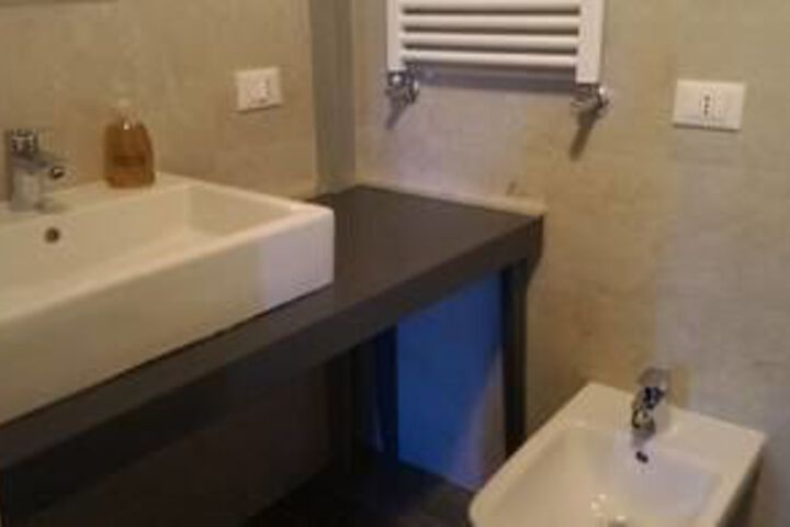 Room 8 of 33