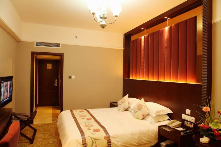 Room 11 of 25