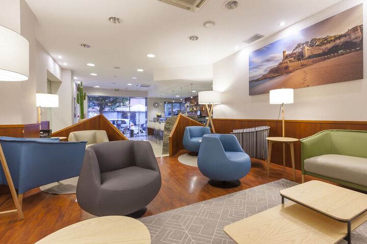 Lounge 80 of 98