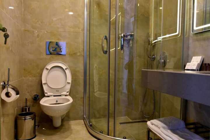 Room 19 of 21