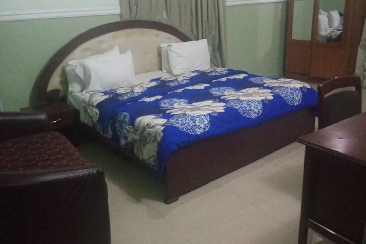 Room 5 of 17