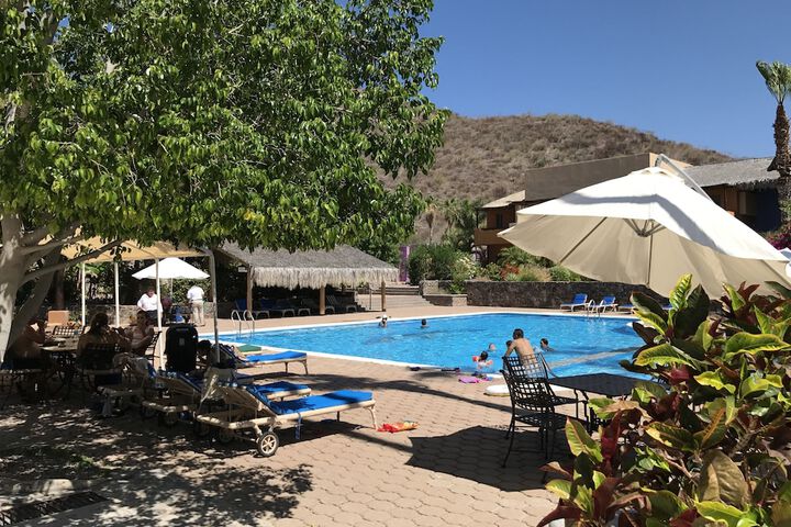 Pools & Facilities