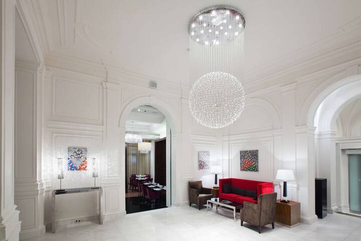 Entrance & Lobby