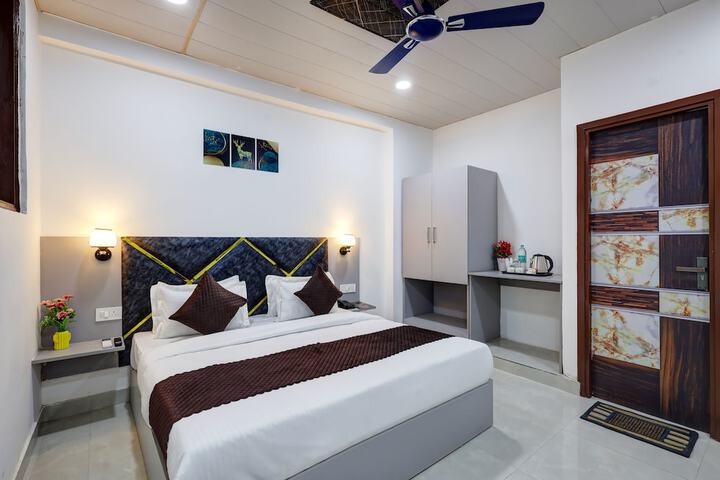 Room 4 of 18