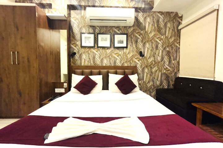 Room 11 of 28