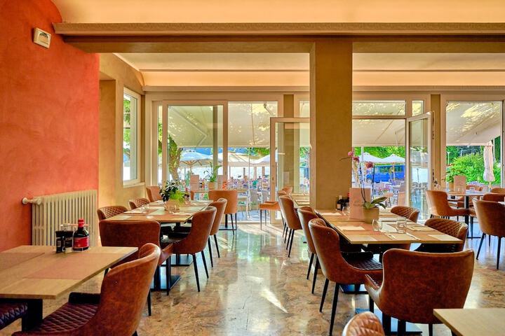 Dining 52 of 92