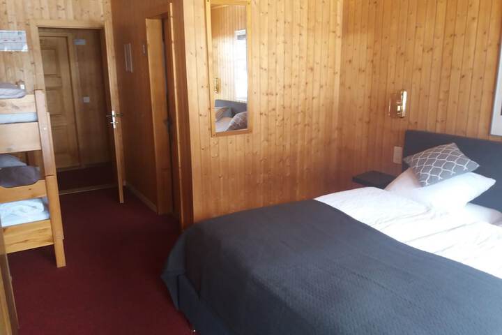 Room 5 of 32