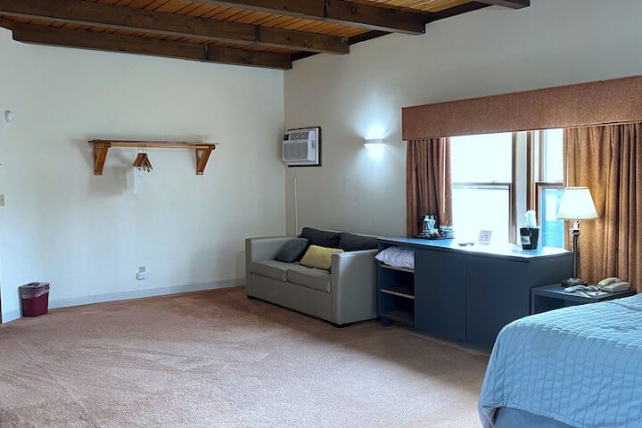 Room 33 of 51