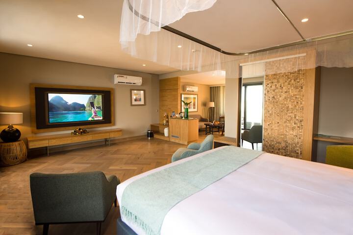 Room 10 of 28