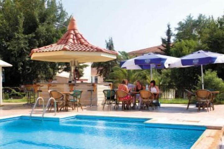 Hotel Pool