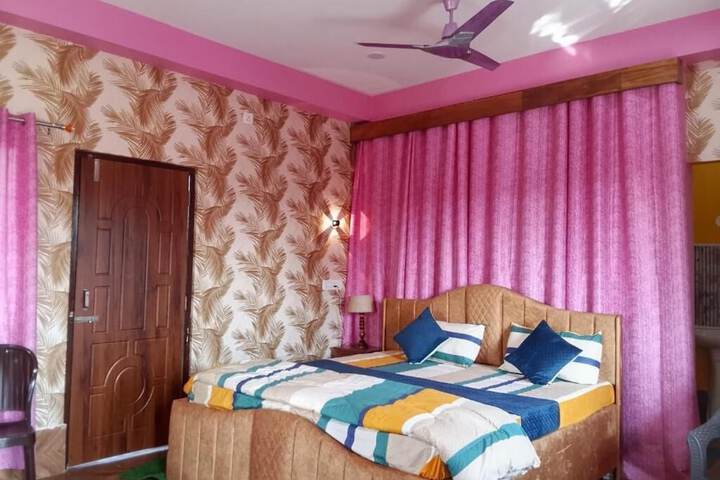 Room 12 of 25