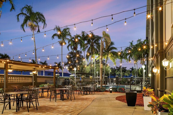 Hotel Exterior 38 of 40