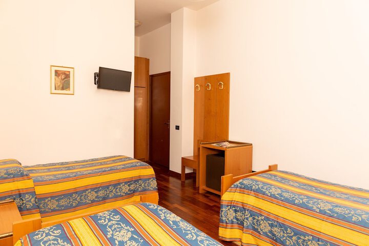 Room 7 of 72