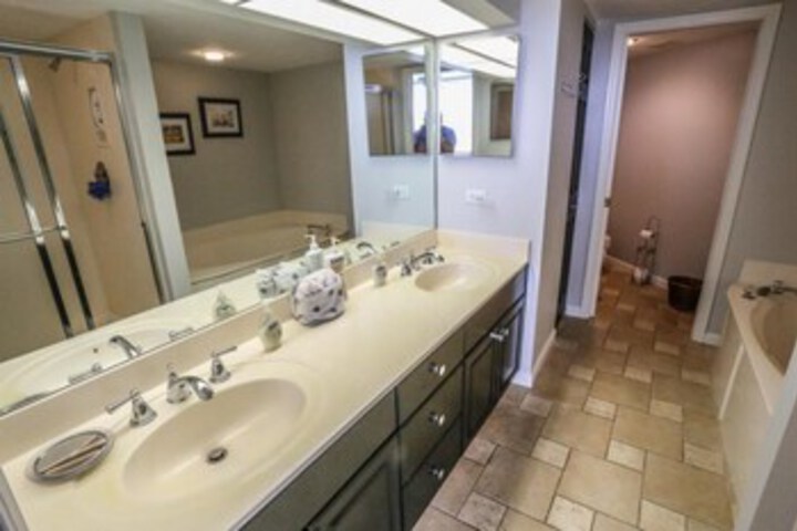 Room 6 of 23
