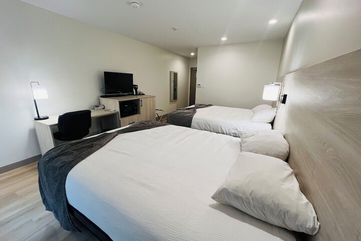 Room 8 of 16